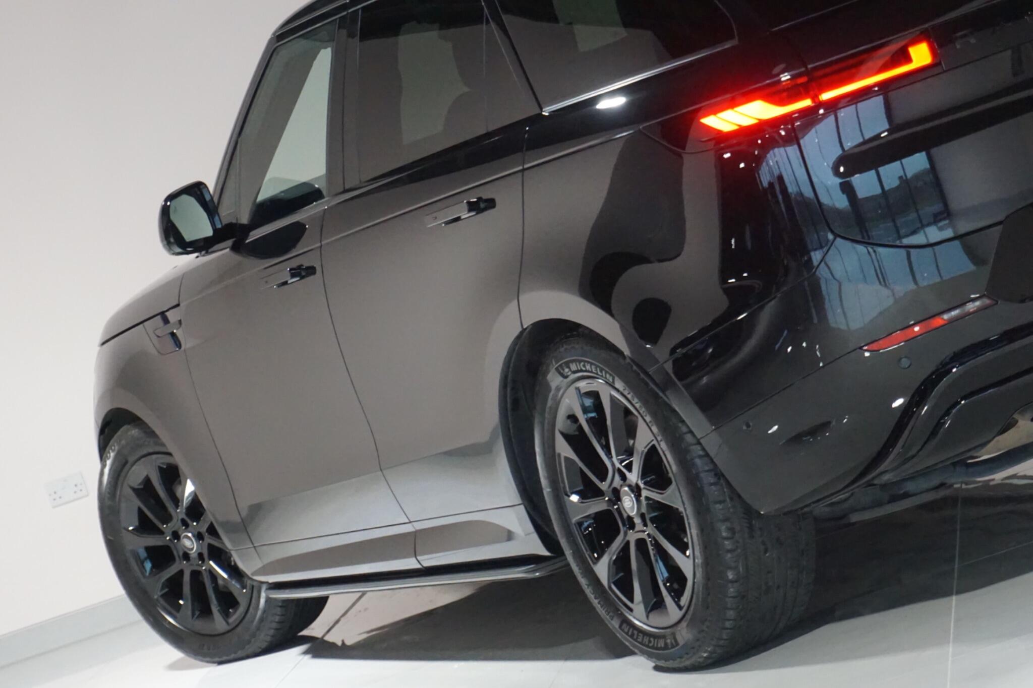 Land Rover Range Rover Sport 3.0 D300 MHEV Dynamic SE SUV 5dr Diesel Auto 4WD Euro 6 (s/s) (300 ps)